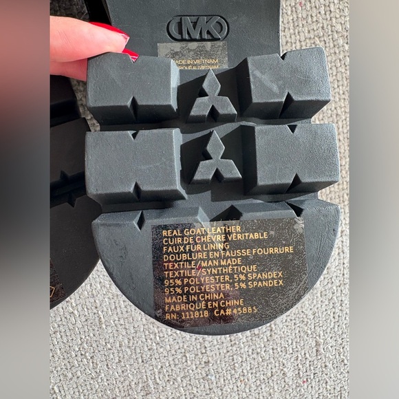 Michael Kors Barton Crackle Patent Slip-On — Black — Size U.S. 8.5 (NOT OUTLET) - Picture 13 of 16